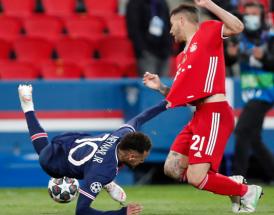 Neymar und Hernandez im in-Fight. 