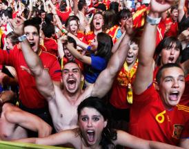 Fans beim anfeuern. 
