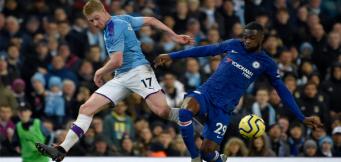 De Bruyne im Kampf um den Ball mit Tomori