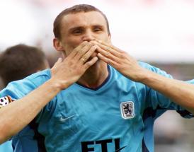 Martin Max jubelt nach einem Tor gegen den VFB