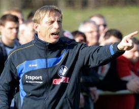 Christoph Daum als Trainer von Frankfurt.