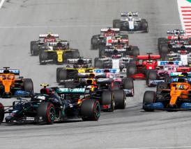 Die Autos kurz nach dem Start.