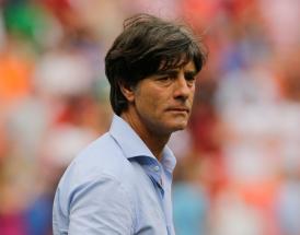 Jogi Löw an der Seitenlinie. 