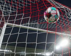 Spielball der Bundesliga im Tor