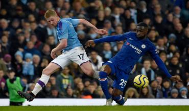 De Bruyne im Kampf um den Ball mit Tomori