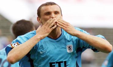 Martin Max jubelt nach einem Tor gegen den VFB