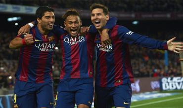 Suarez mit Neymar und Messi beim Torjubel.