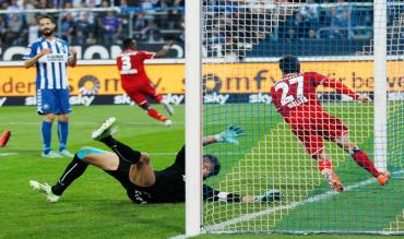 Müller nach seinem Treffer für den HSV in der Relegation 2015.