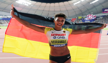 Mihambo nach ihrem WM-Sieg in Doha.
