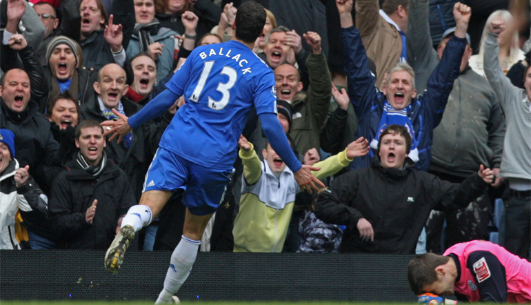 Michael Ballack beim Torjubel für Chelsea