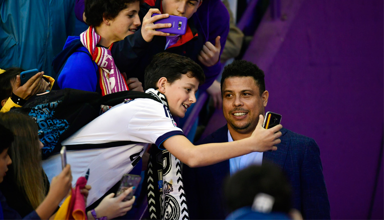 Ronaldo mit Fans bei Real Valladolid