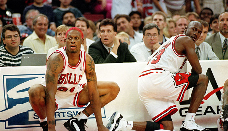Dennis Rodman und Michael Jordan im Trikot der Chicago Bulls