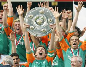 Werder Bremen feiert die Meisterschaft 2004.