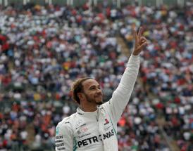 Lewis Hamilton jubelt über einen WM-Titel