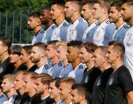 Die deutsche Nationalmannschaft beim Mannschaftsfoto. 
