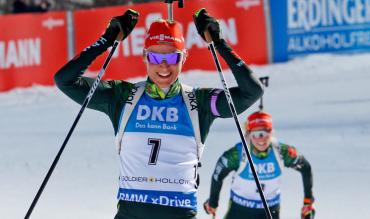 Der Höhepunkt ihrer bisherigen Karriere: In Östersund krönt sich Denise Herrmann in der Verfolgung zur Weltmeisterin. 