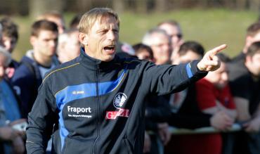 Christoph Daum als Trainer von Frankfurt.