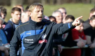 Christoph Daum als Trainer von Frankfurt.